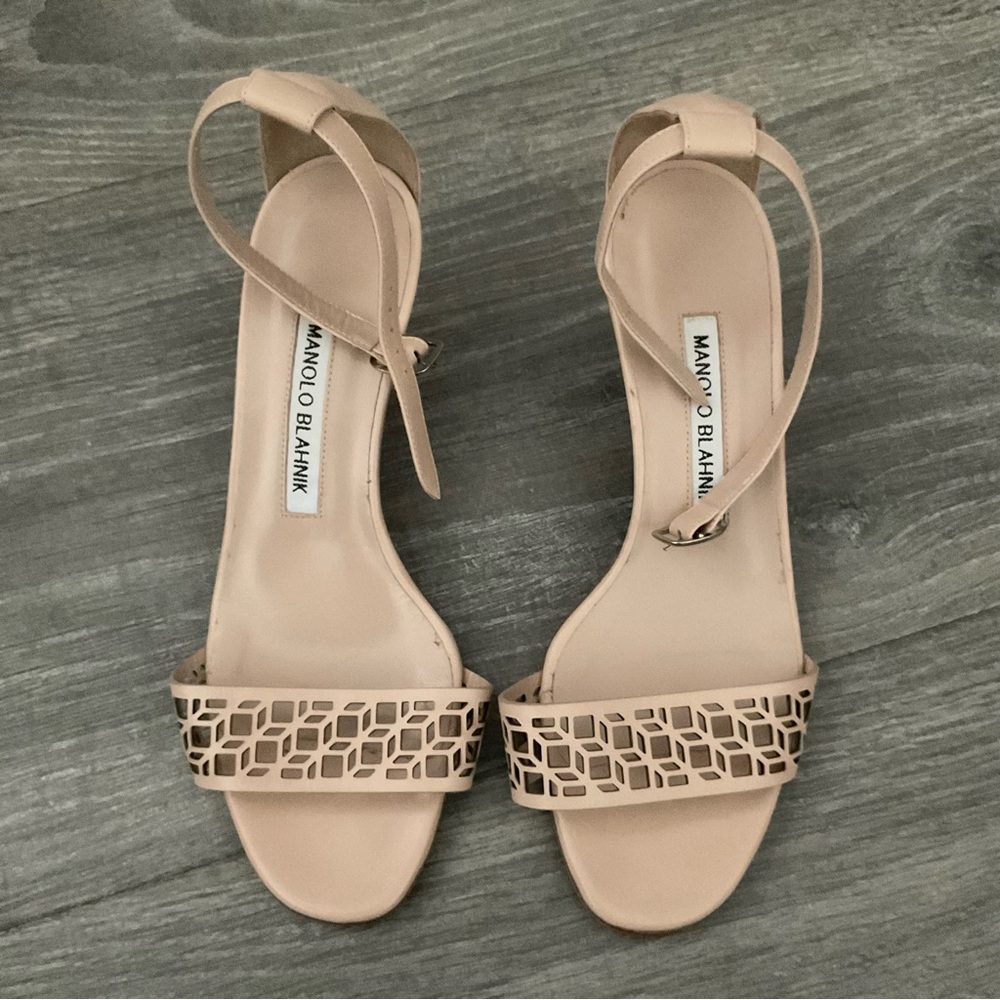 Manolo Blahnik Maurila Leather Sandals Nude 35